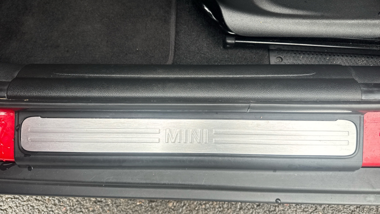 MINI Hatchback 1.5 Cooper Classic 5dr Auto Petrol Hatchback